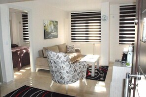 Appartement, 1 chambre | Coin séjour | Télévision LCD