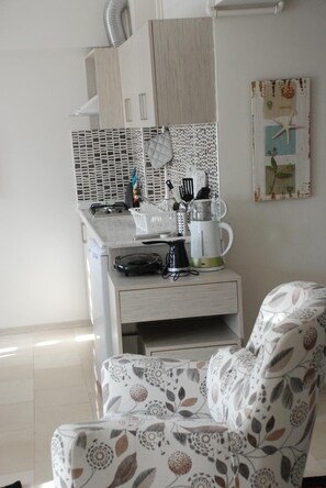 Fridge, stovetop, coffee/tea maker, electric kettle - Bursa Park Apart Hotel (Bursa)