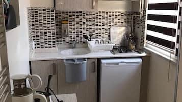 Classic Room, 2 Bedrooms | Private kitchen | Fridge, stovetop, coffee/tea maker, electric kettle