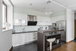 Leilighet – deluxe | Eget kjøkken | Kjøleskap, mikrobølgeovn, ovn og kokeplater