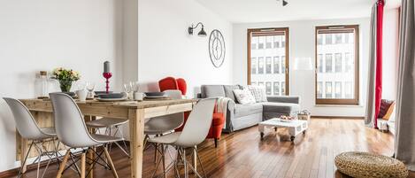 Căn hộ | Bộ đồ giường cao cấp, bàn, phòng cách âm