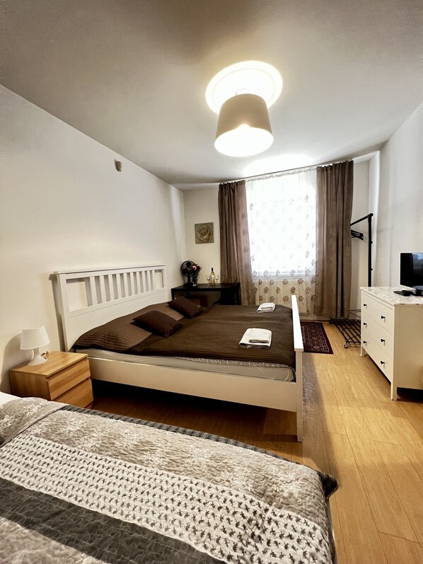 Triple Room | Desk, blackout drapes, iron/ironing board, free WiFi - Penzion Sofi (Prague)