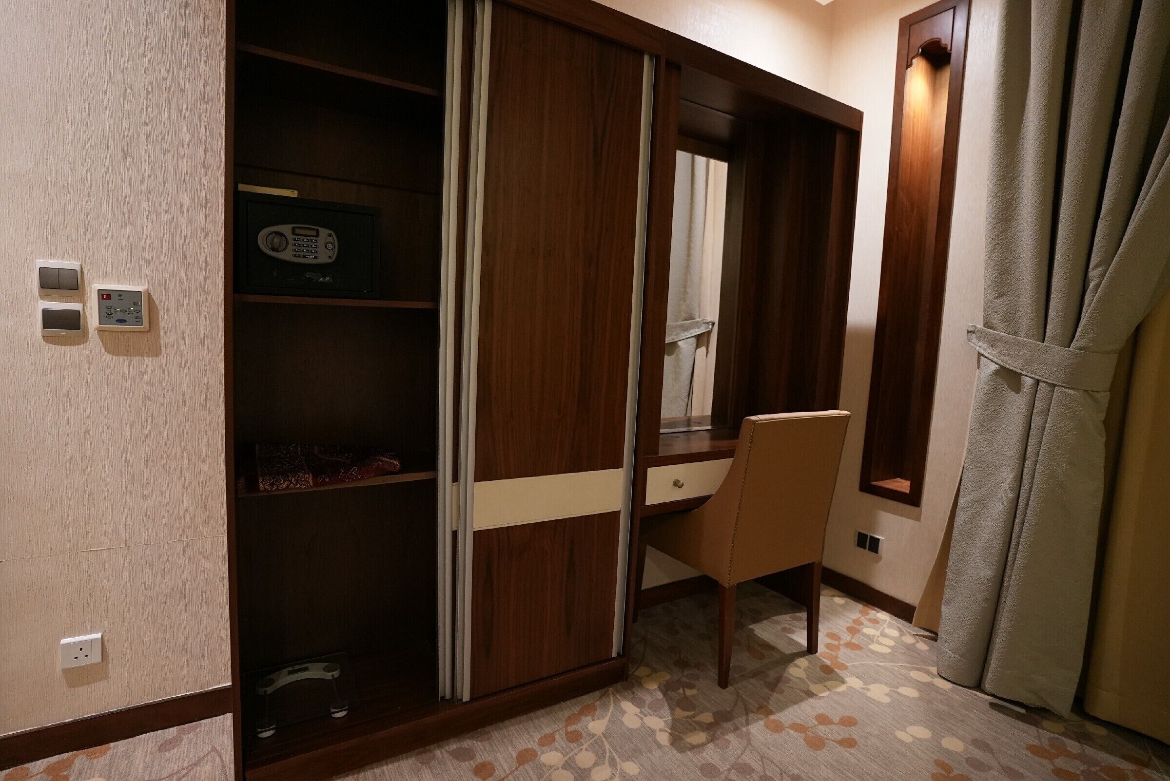 standard room | 1 bedroom, minibar, in-room safe, soundproofing