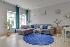 Apartment | Living room | 40-inch flat-screen TV with cable channels, TV, heated floors - Lion Apartments - Haffnera 19 (Sopot)