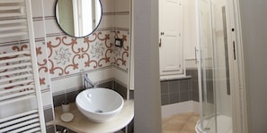 Double Room, 1 Queen Bed, Valley View | Bathroom
