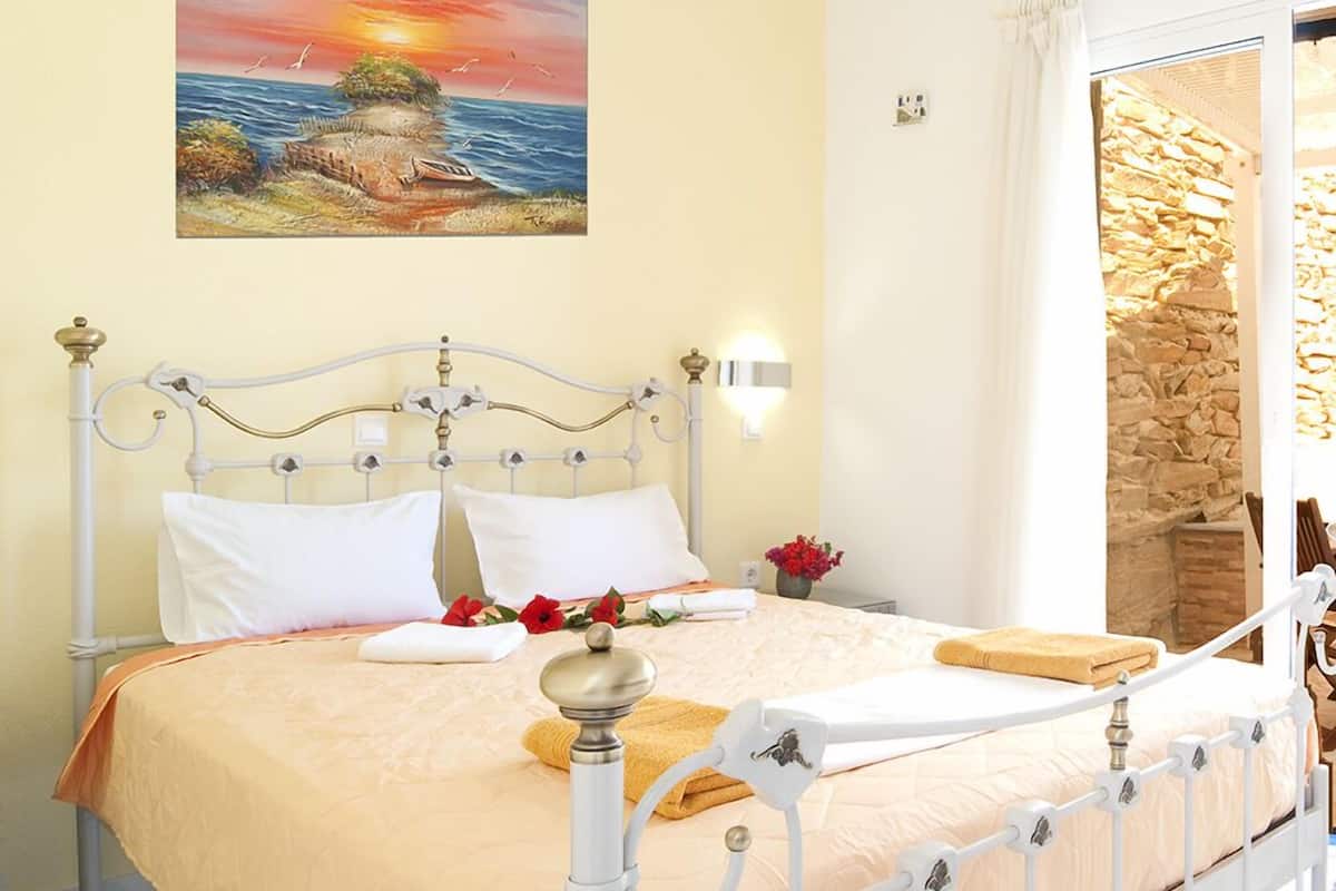 Camera Economy con letto matrimoniale o 2 letti singoli, vista mare, al piano terra | Una cassaforte in camera, ferro/asse da stiro, Wi-Fi gratuito, lenzuola