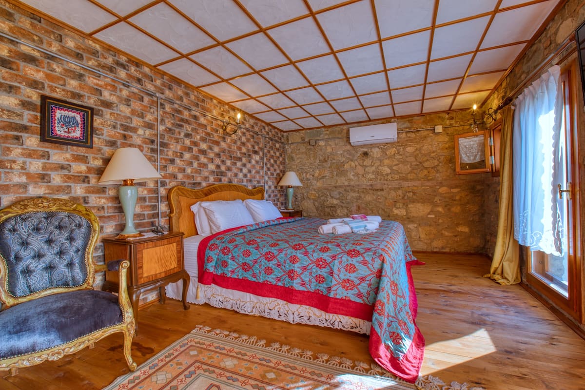 Grand tweepersoonskamer | Luxe beddengoed, een minibar, een kluis op de kamer