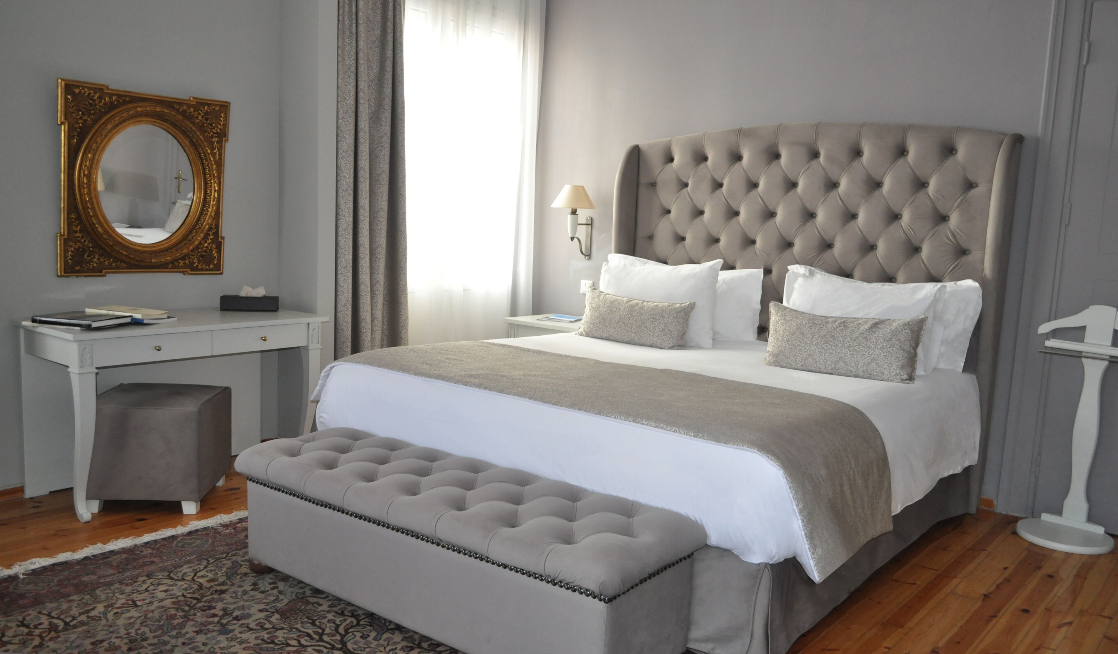 Peralatan tempat tidur premium, tilam berlapik, bar mini 