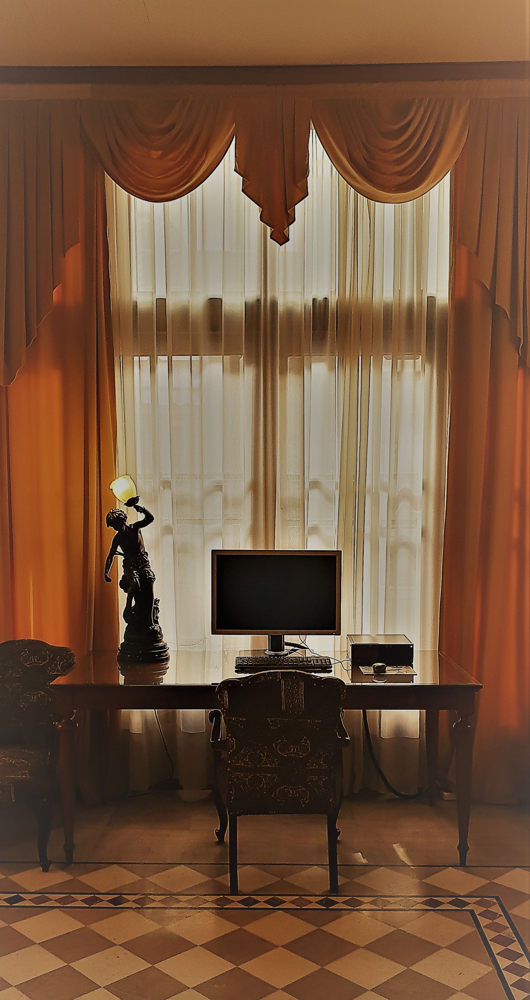 in-room business centre