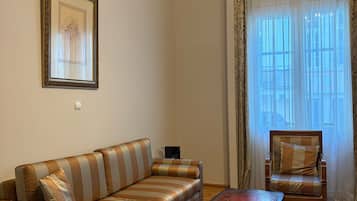 Superior Suite (Bristol Suite) | Premium bedding, pillowtop beds, minibar, in-room safe