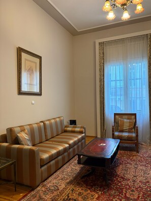 Superior Suite (Bristol Suite) | Premium bedding, pillowtop beds, minibar, in-room safe - Capsis Bristol Boutique Hotel (Thessaloniki)