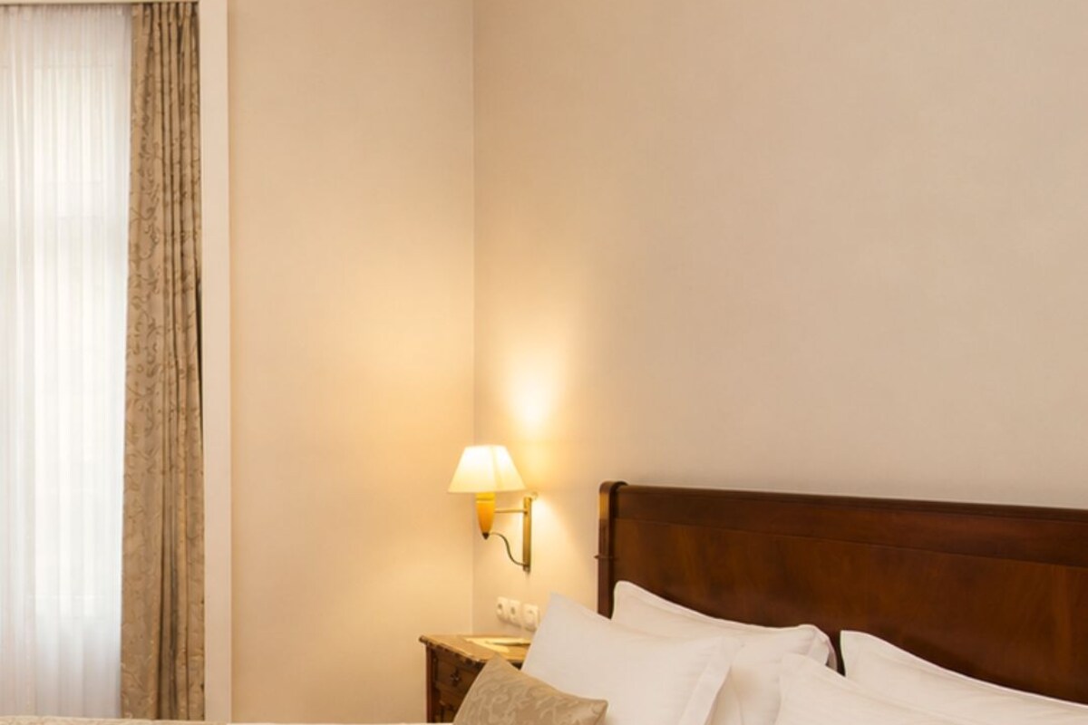 Habitación doble superior | Ropa de cama de alta calidad, colchones con acolchado adicional, minibar