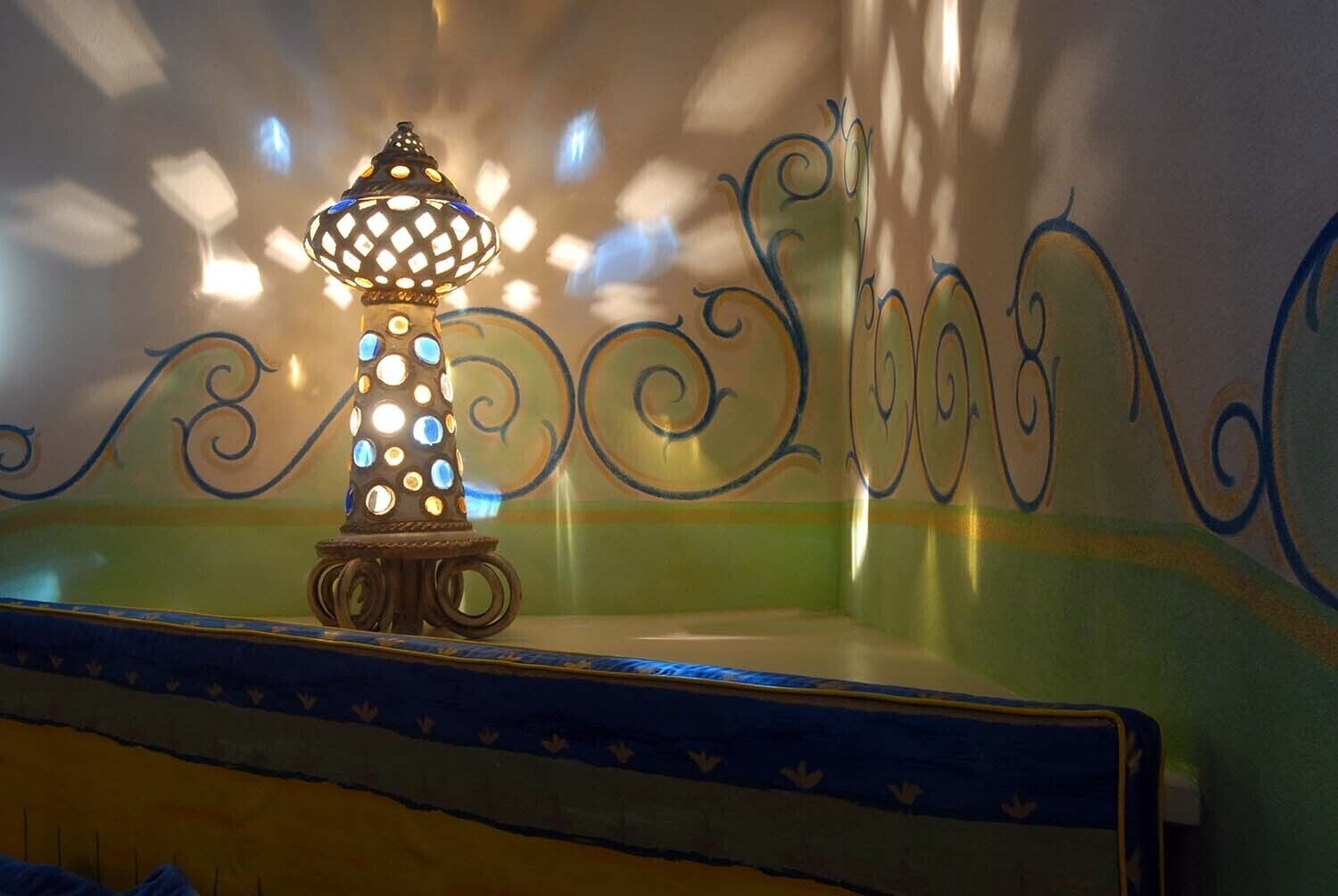 deluxe suite, 1 queen bed | 1 bedroom, premium bedding, pillow-top beds, minibar