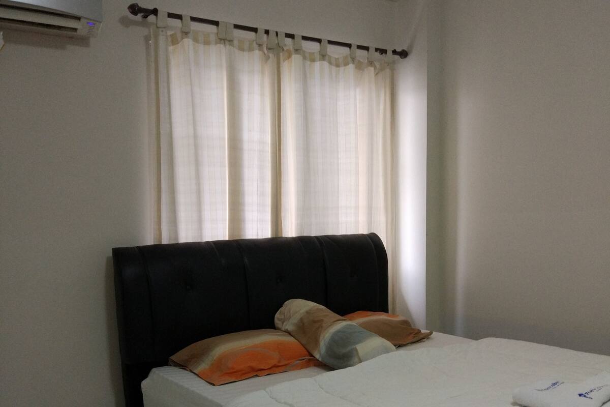 Family Room | Premium bedding, desk, iron/ironing board, free WiFi