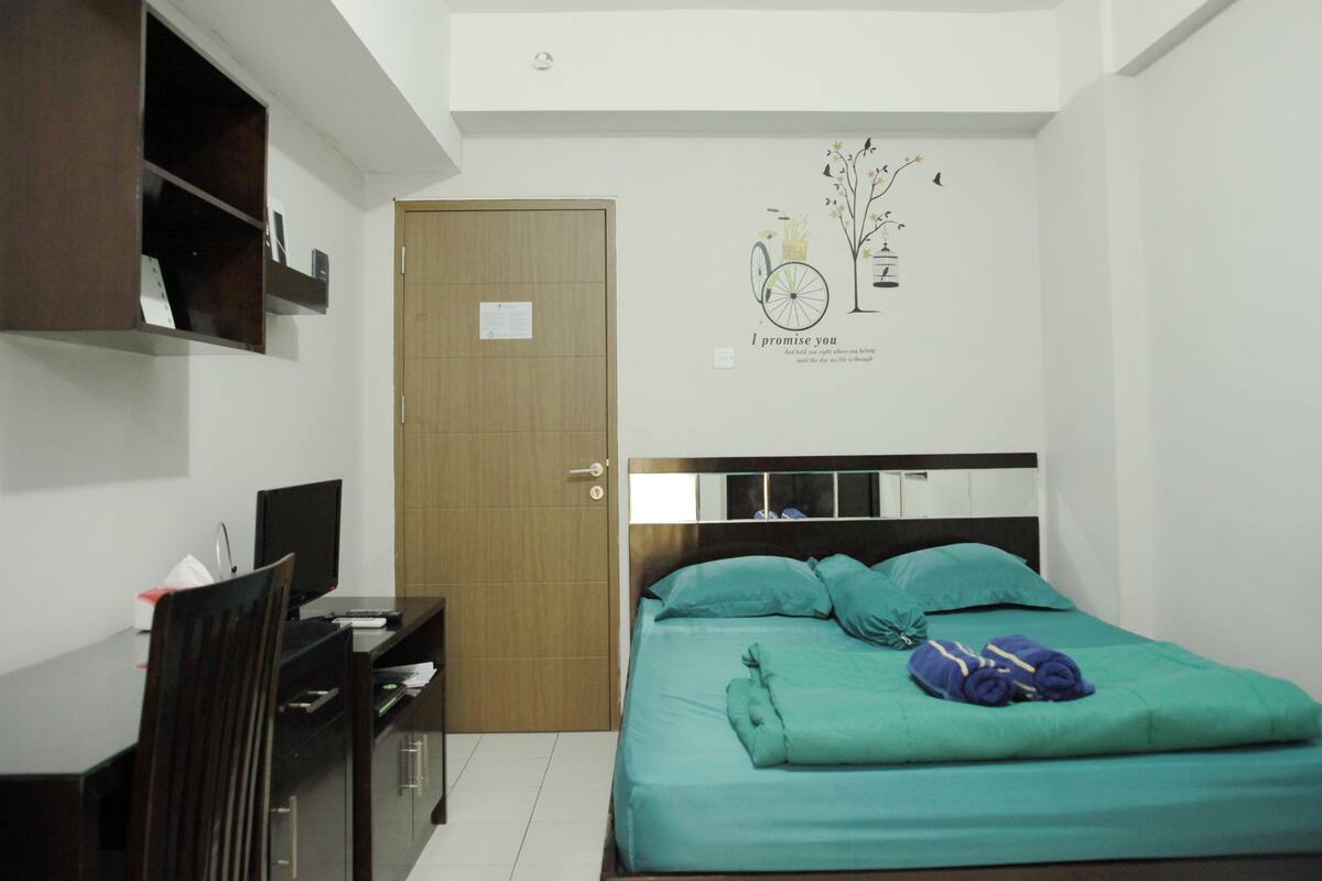 Deluxe Apartment, Garden View | Premium bedding, desk, iron/ironing board, free WiFi