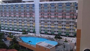 Outdoor pool - FrescoBett at Margonda Residence Depok (Depok)