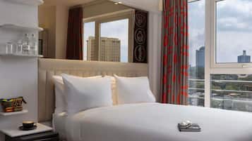 Room, 1 Double Bed | 1 bedroom, premium bedding, pillowtop beds, in-room safe