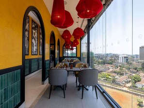 2 restaurants, breakfast, lunch served; local and international cuisine - ibis Styles Nairobi Westlands (Nairobi)