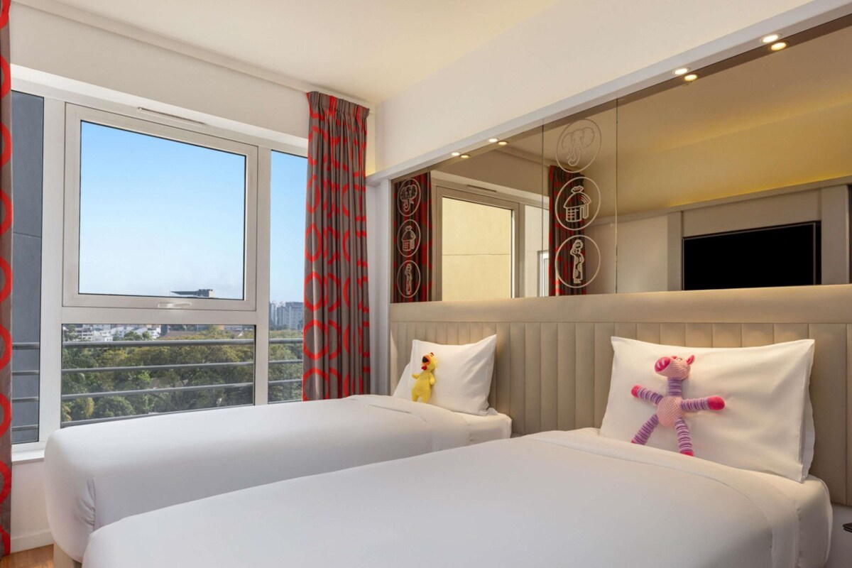 1 bedroom, premium bedding, pillowtop beds, in-room safe