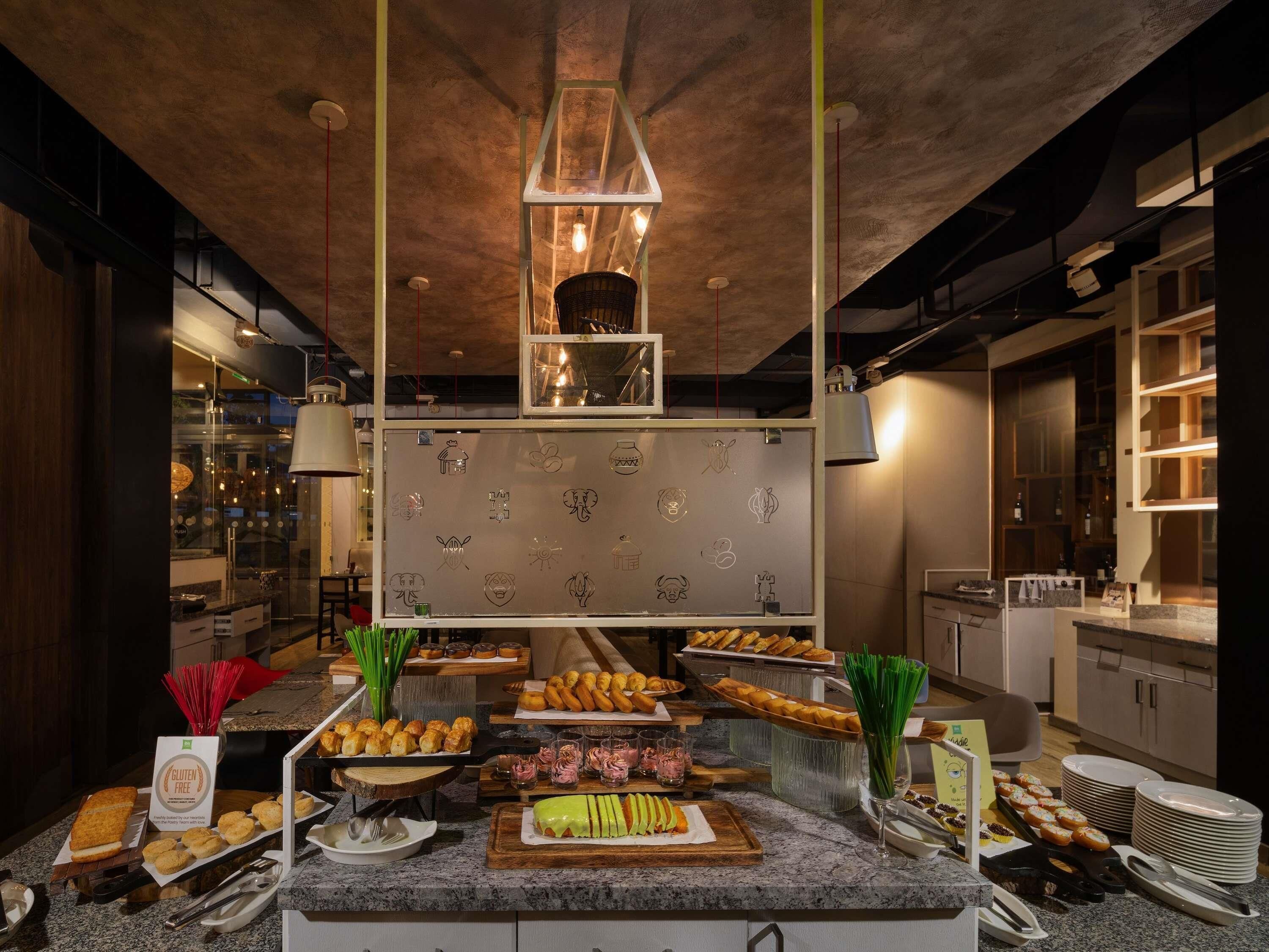 Café da manhã com buffet todos os dias (USD 20 por pessoa) 