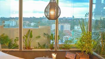 3 bares/lounges