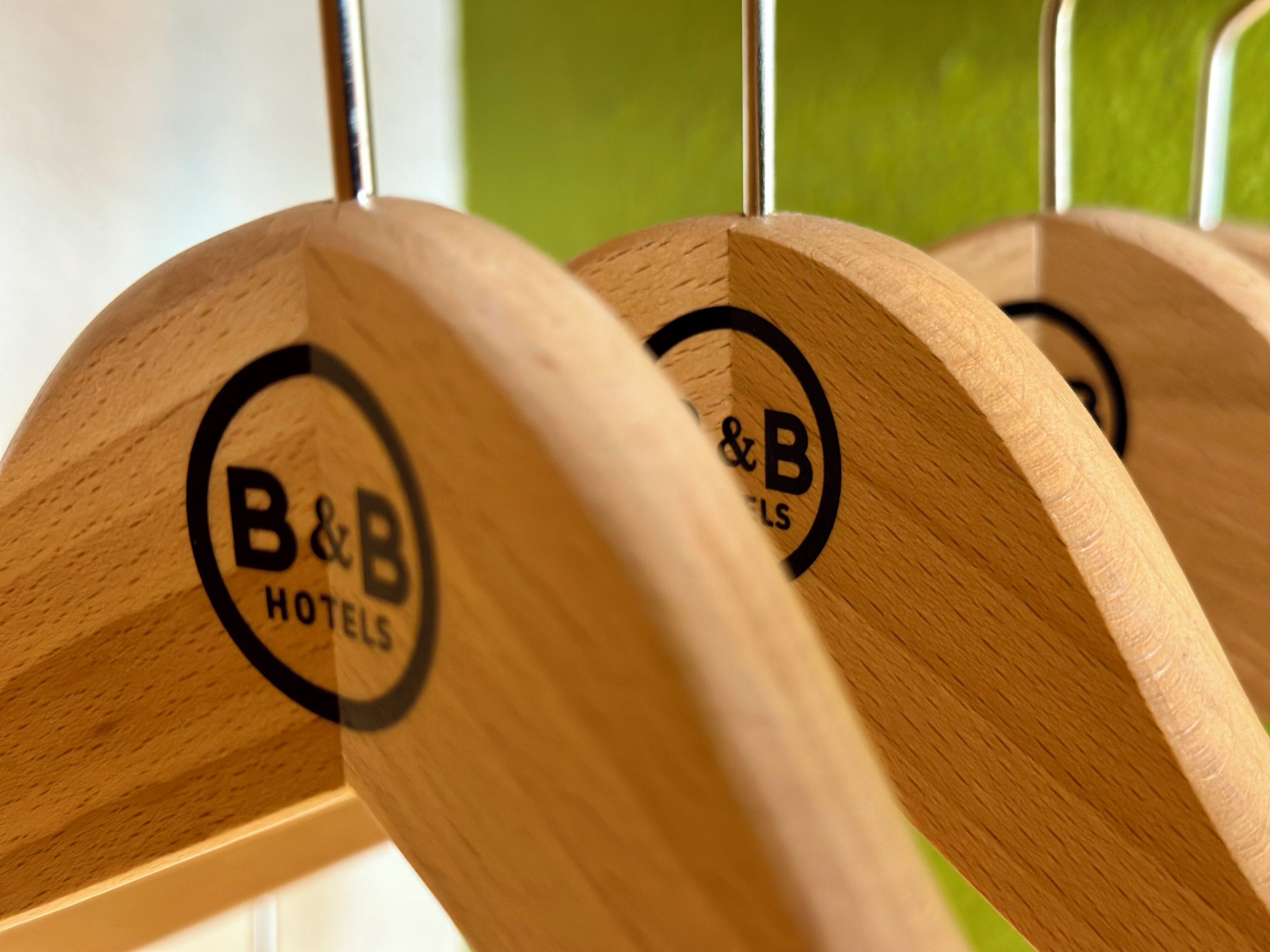 1 bedroom, desk, blackout curtains, soundproofing