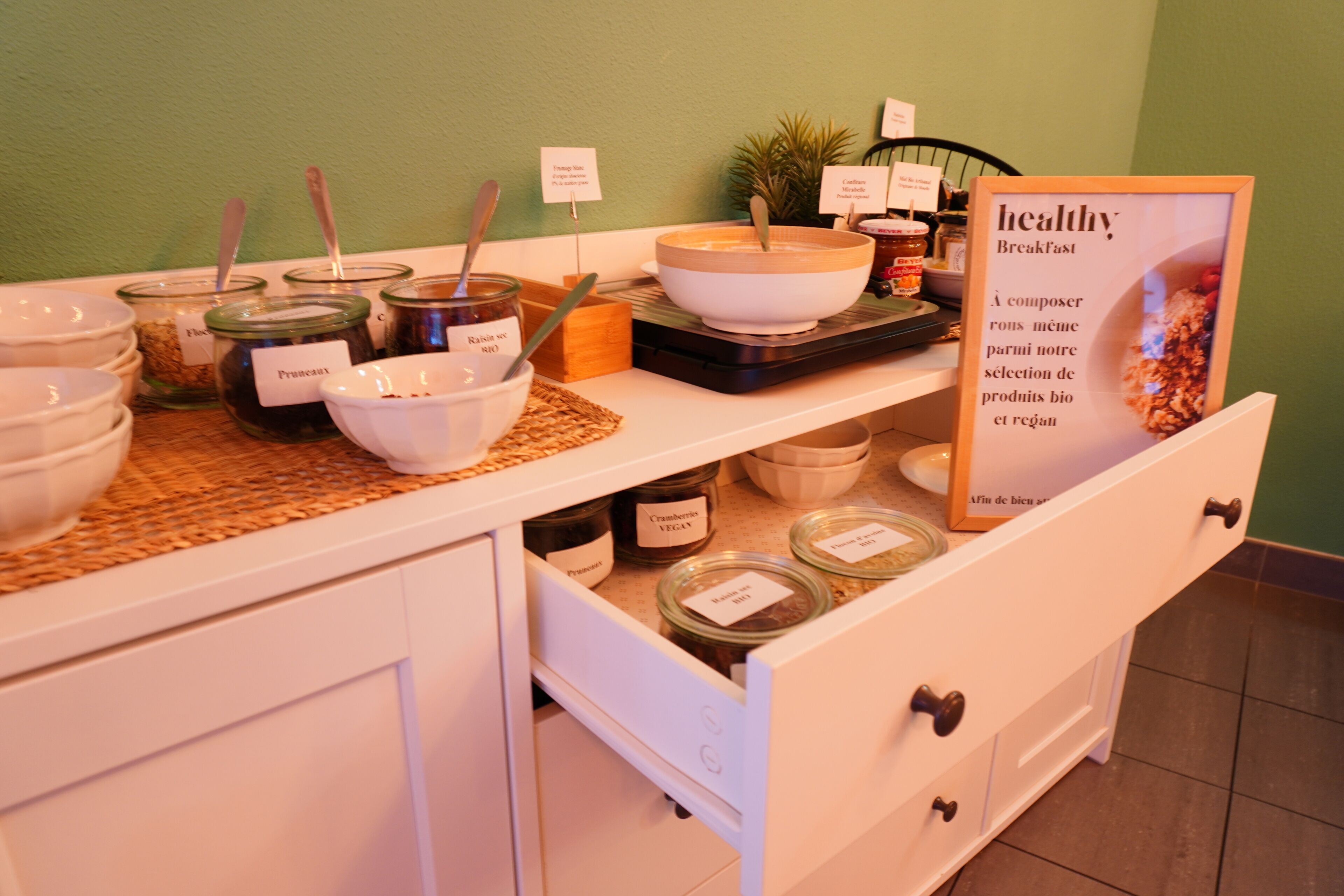 daily buffet breakfast for a fee