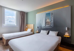 Triple Room, Non Smoking | Desk, laptop workspace, blackout drapes, soundproofing - B&B HOTEL CHARTRES Océane (Chartres)