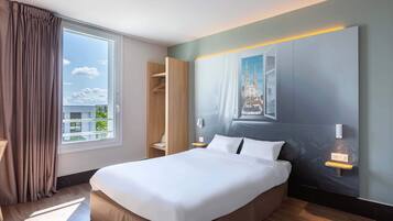 Chambre Double, accessible aux personnes à mobilité réduite, non-fumeurs | Bureau, espace de travail pour ordinateur portable, rideaux occultants