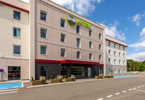 Front of property - B&B HOTEL CHARTRES Océane (Chartres)