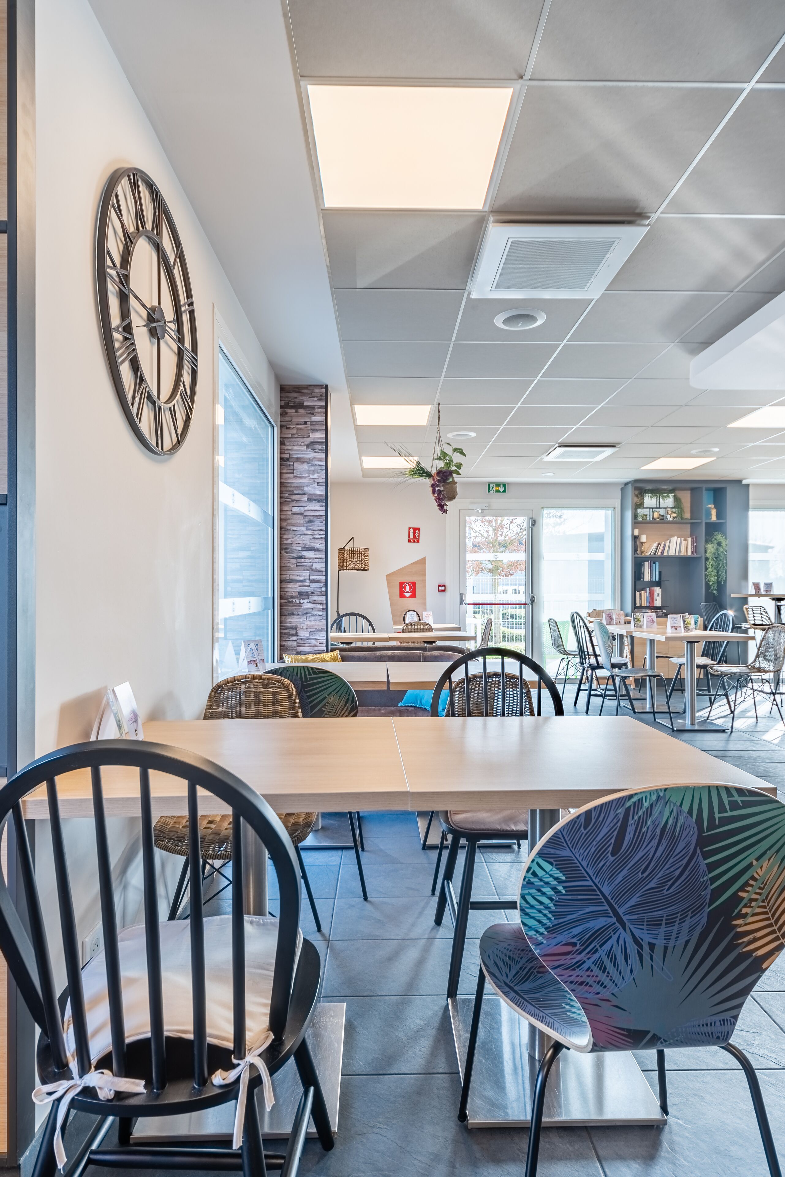 daily buffet breakfast for a fee