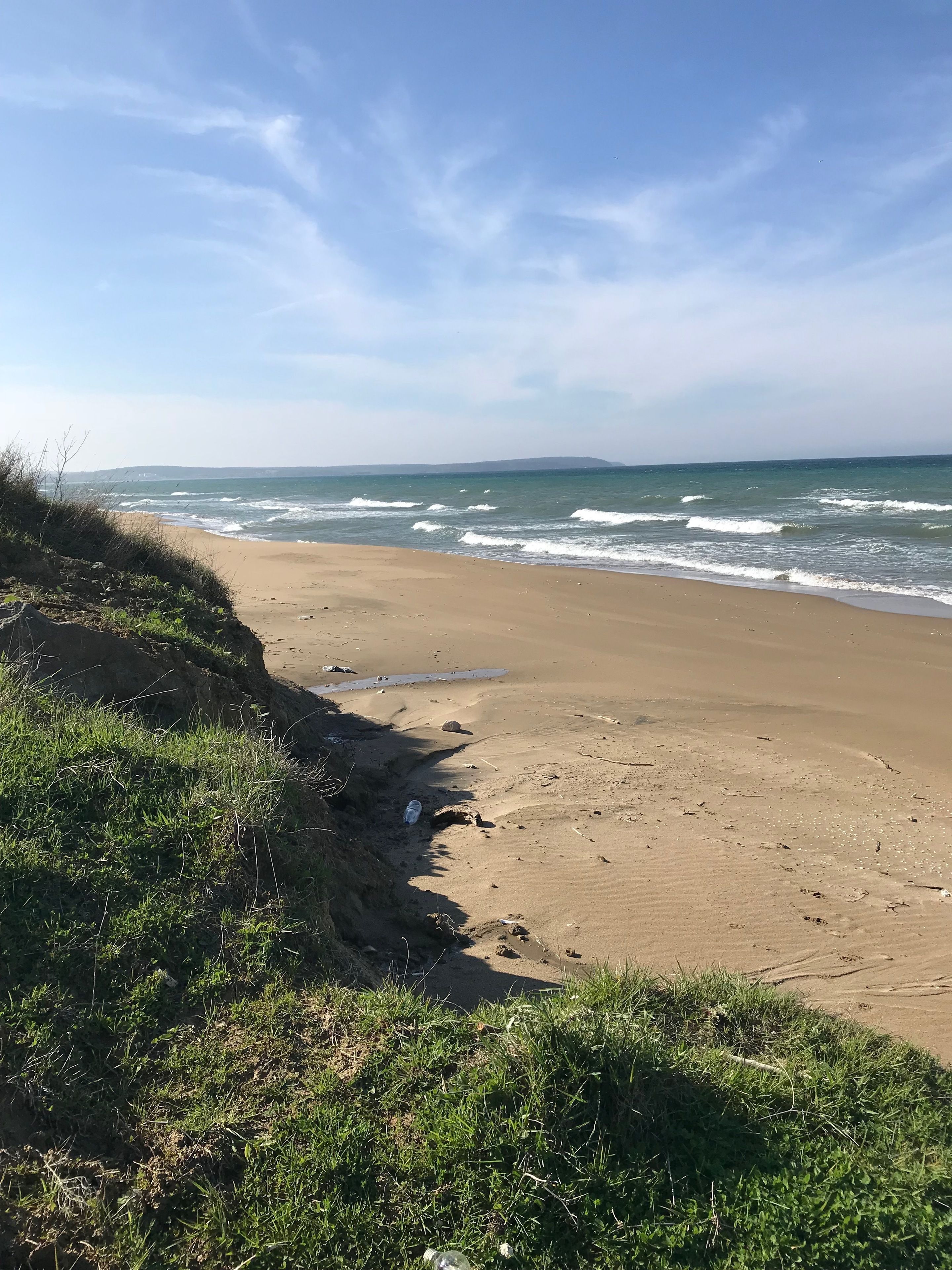 En la playa, arena blanca, toallas de playa