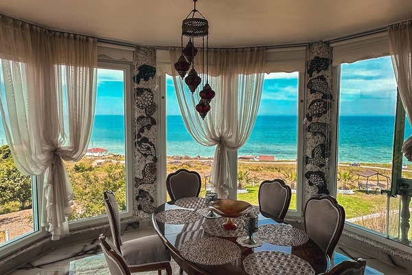 Refrigerador con freezer, microondas, horno, placa de cocina