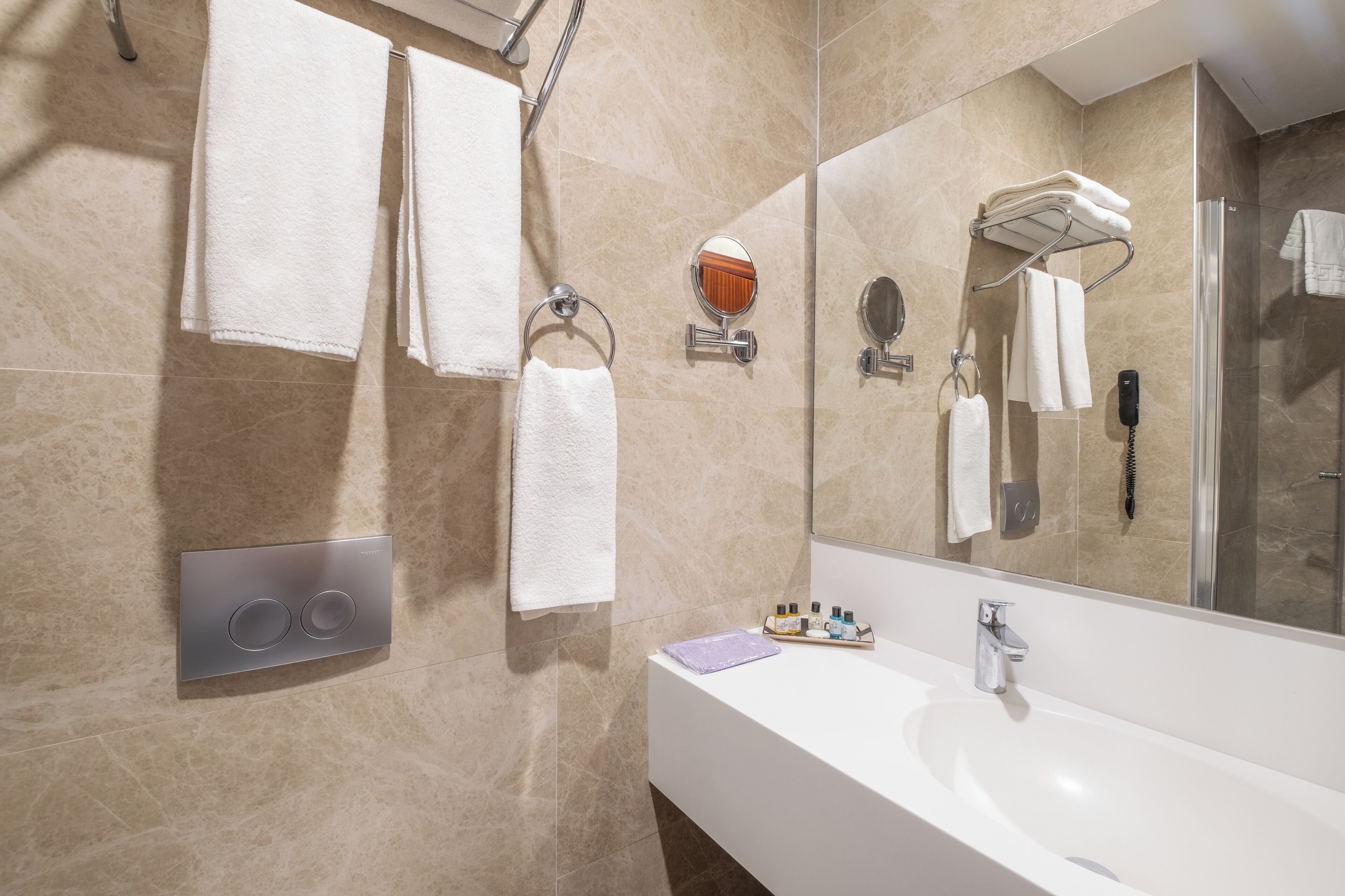 grand suite | bathroom | shower, free toiletries, hair dryer, slippers