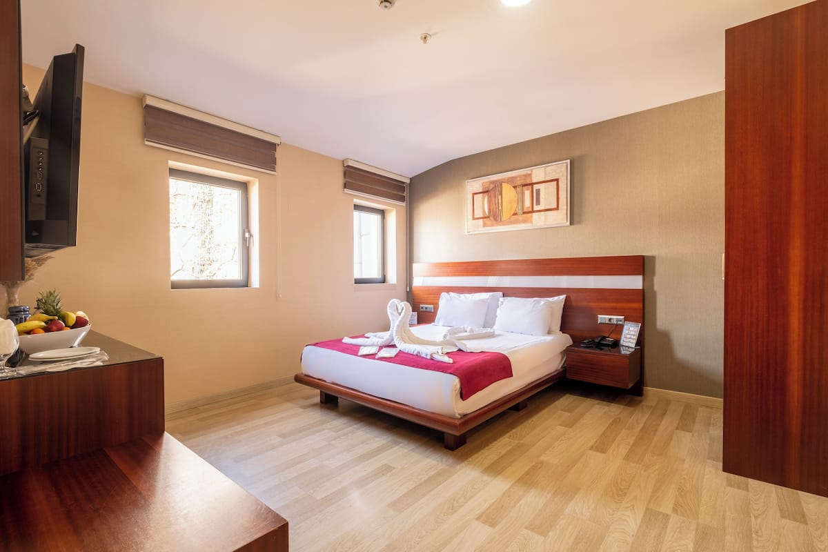 Economy tweepersoonskamer | Luxe beddengoed, een kluis op de kamer, geluiddichte muren