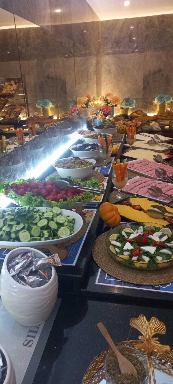 Daily buffet breakfast (EUR 5 per person) - Park By Clover (Istanbul)