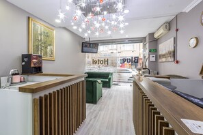 Reception - Blue Otel (Istanbul)