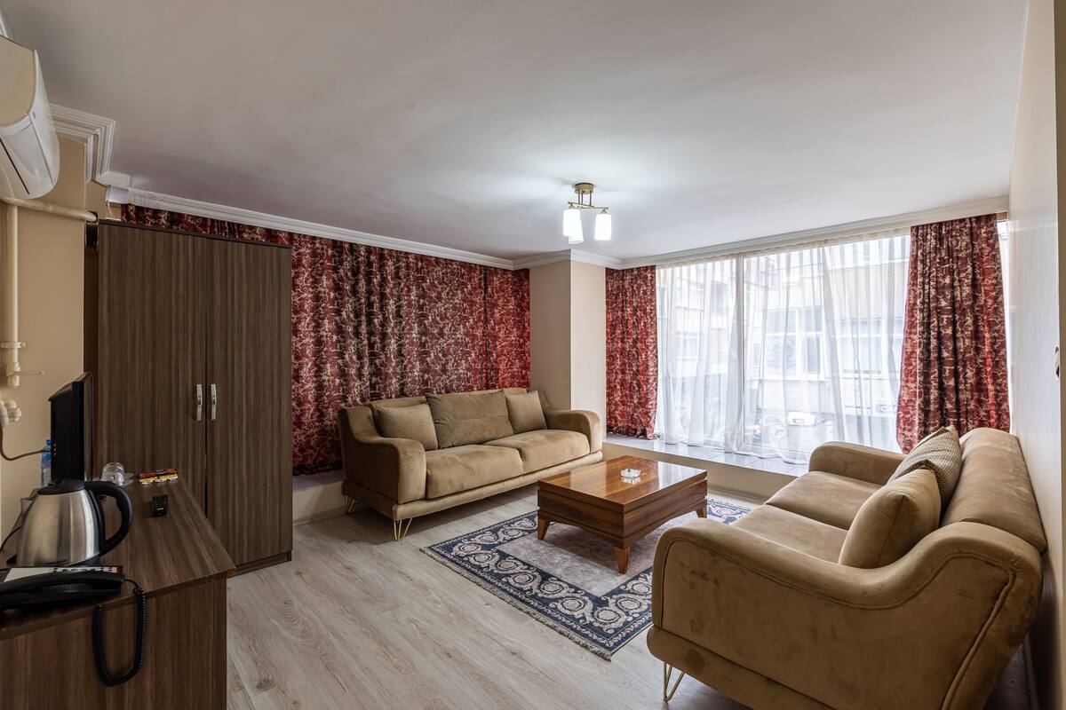 Suite | Minibar, in-room safe, desk, free WiFi