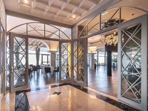 2 restaurants, lunch, dinner served; Basque cuisine - Mercure San Sebastian Monte Igueldo (San Sebastián)