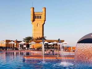 Seasonal outdoor pool - Mercure San Sebastian Monte Igueldo (San Sebastián)