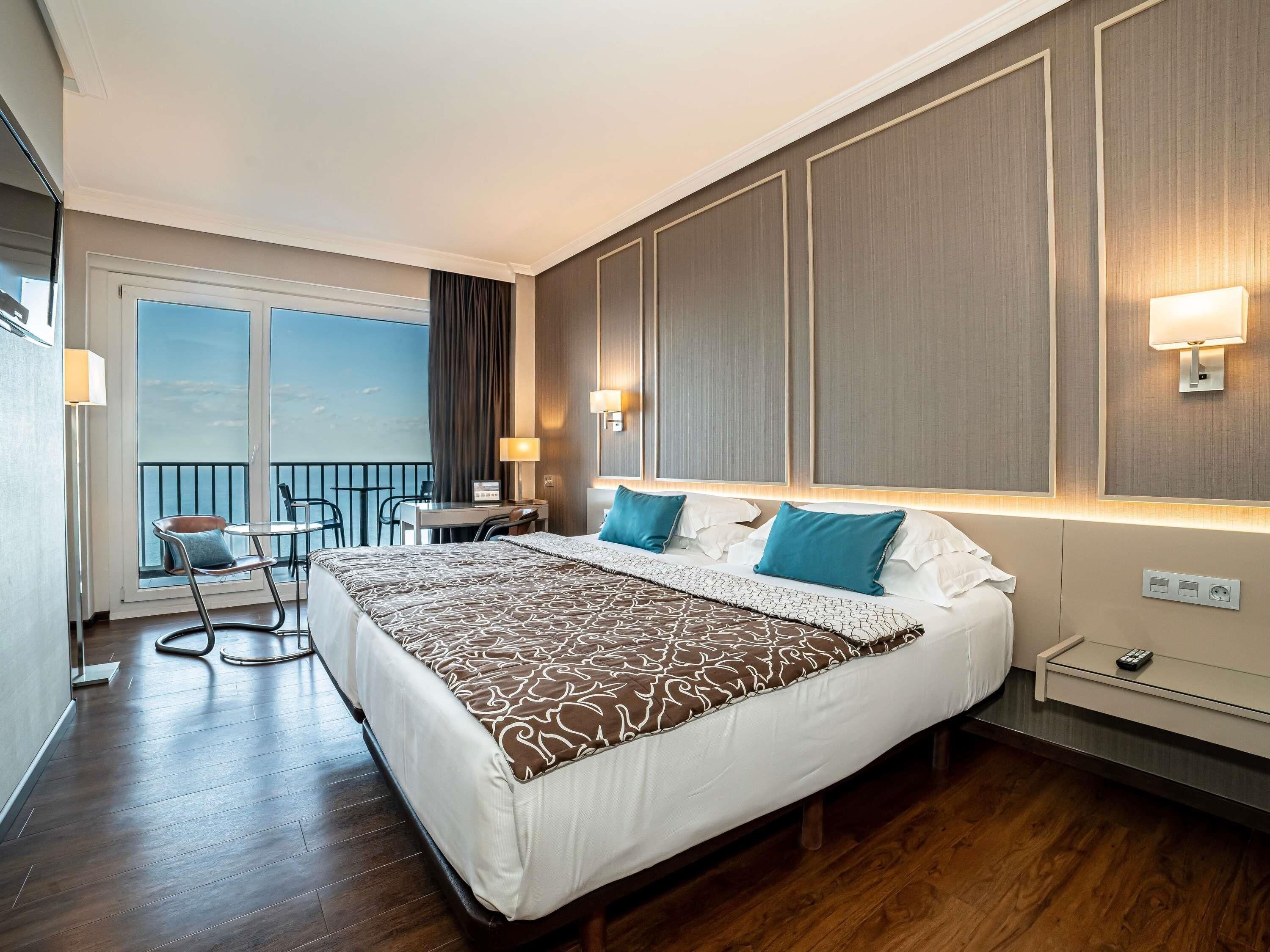 standard room, 2 single beds, sea view | minibar, in-room safe, desk, blackout curtains