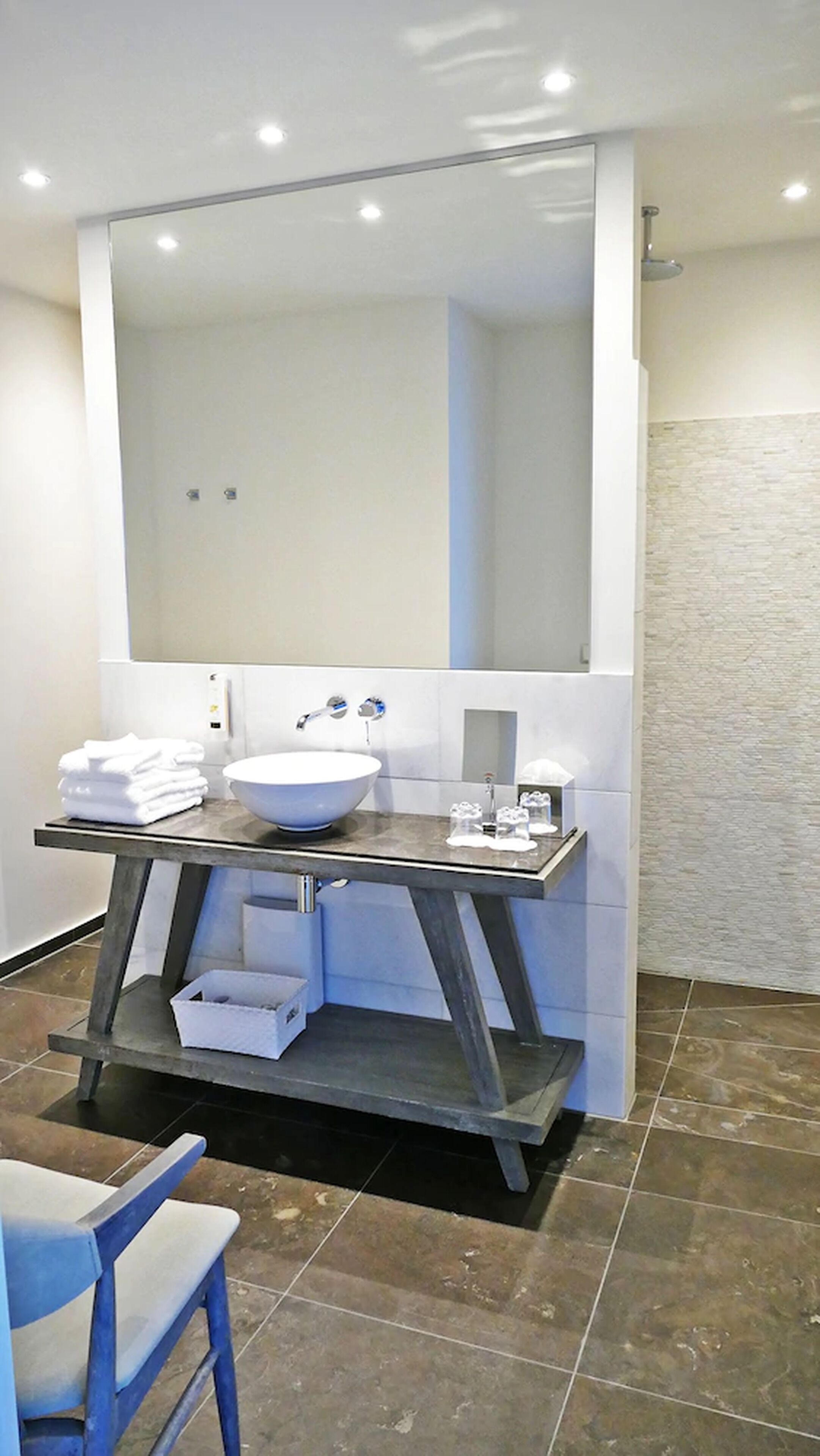 shower, free toiletries, towels