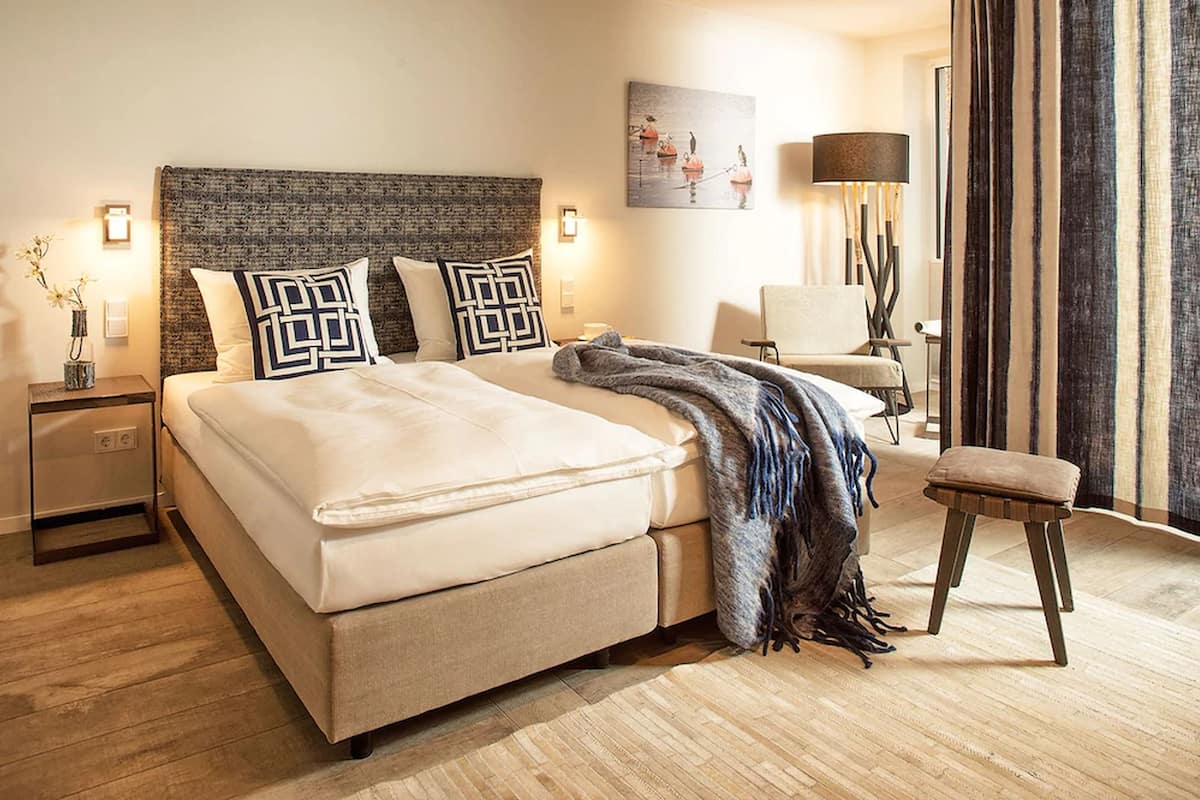 premium bedding, minibar, in-room safe, desk