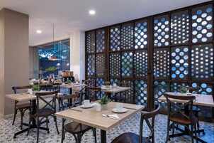 Desayuno completo incluido todos los días 