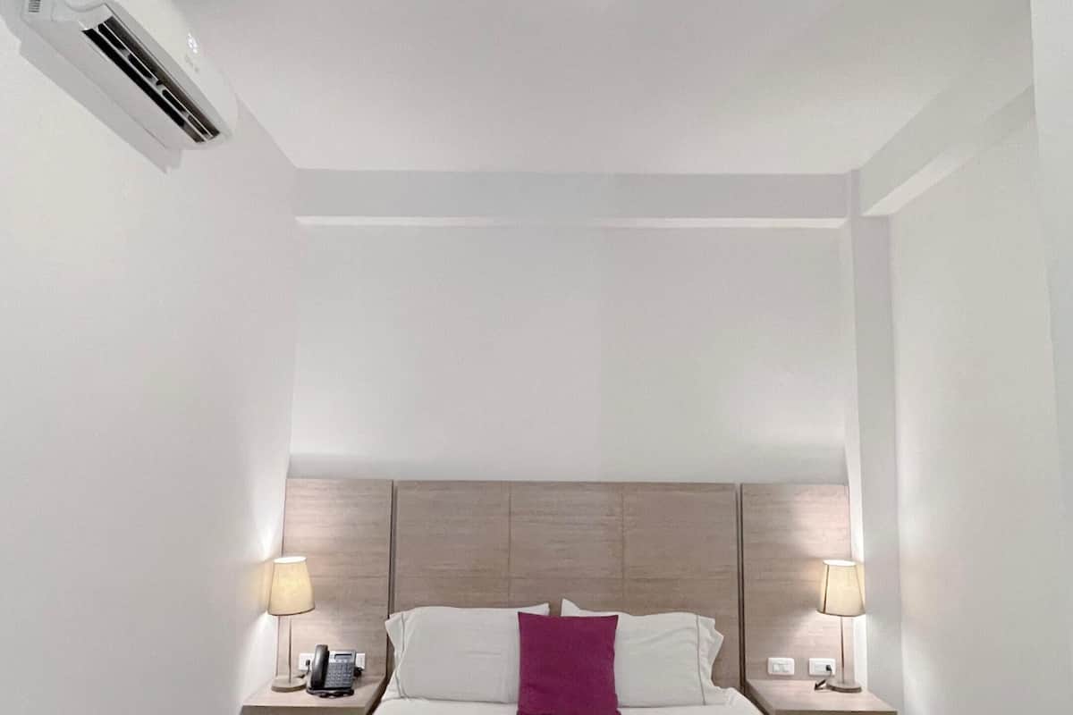 Minibar, caja de seguridad en la habitación, escritorio y wifi gratis