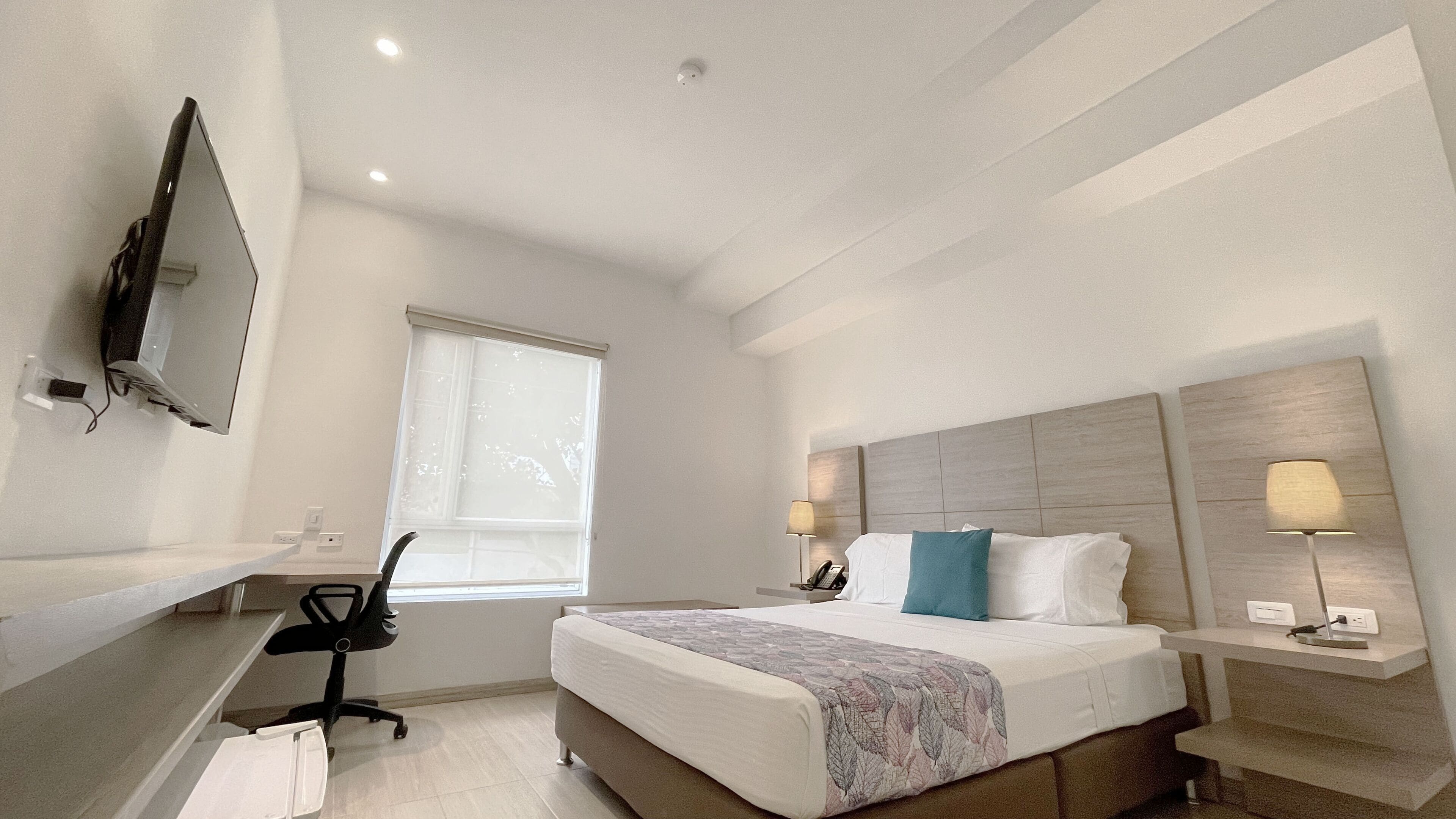 superior room, 1 queen bed | minibar, in-room safe, desk, free wifi