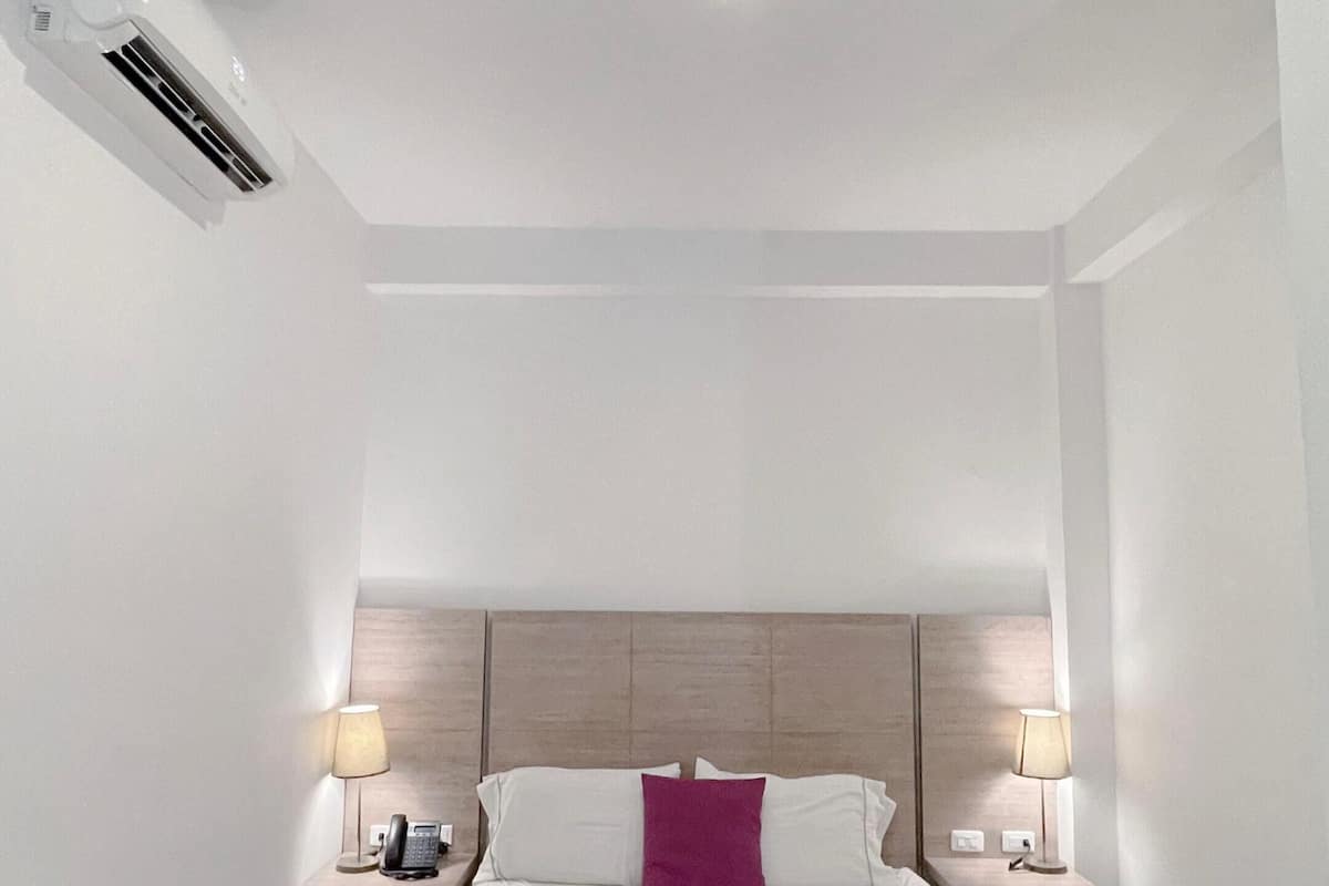 Minibar, in-room safe, desk, free WiFi