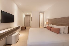Superior Room, 1 King Bed | Minibar, in-room safe, desk, free WiFi