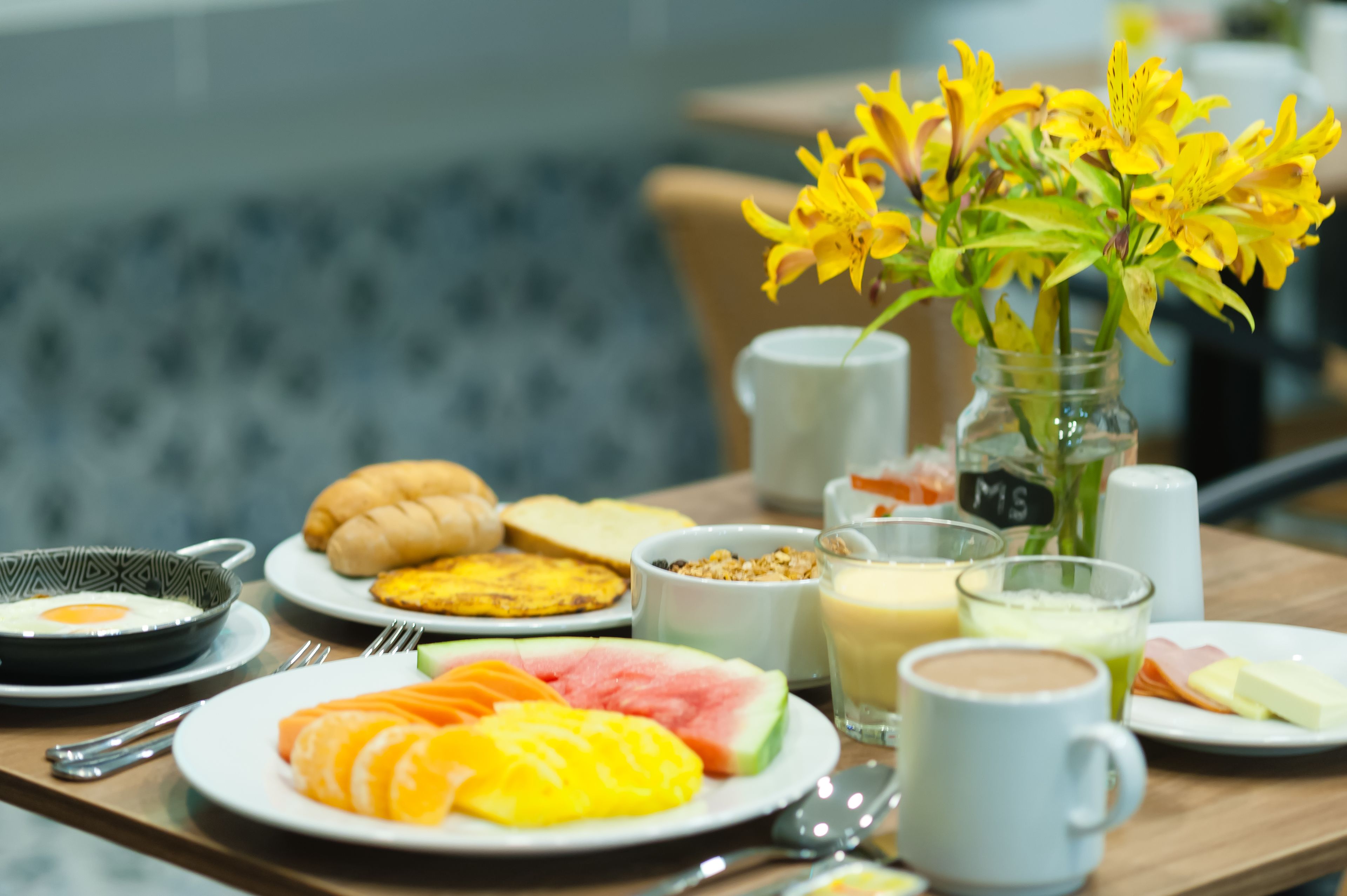 free daily full breakfast