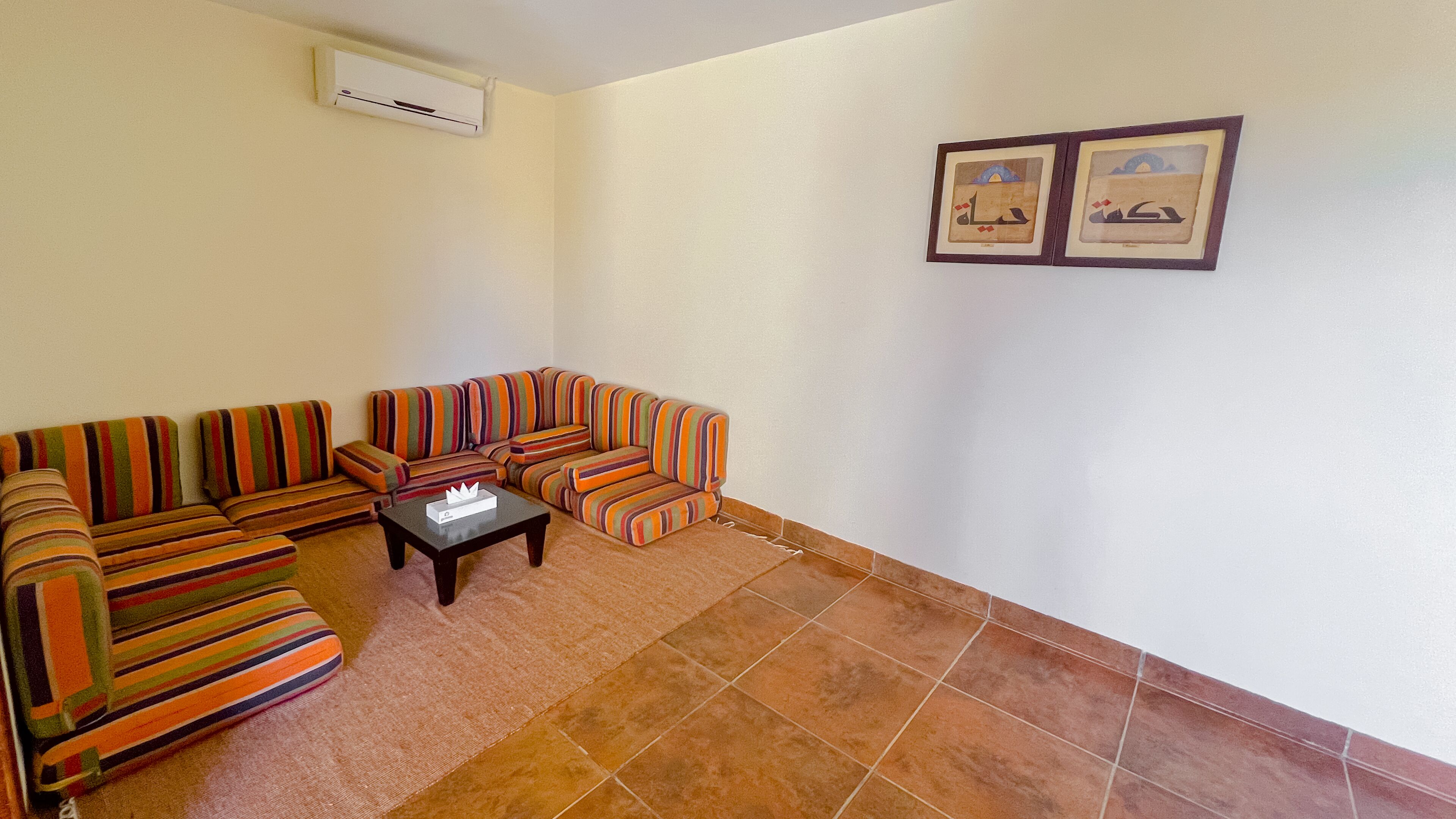 junior room | living area | flat-screen tv